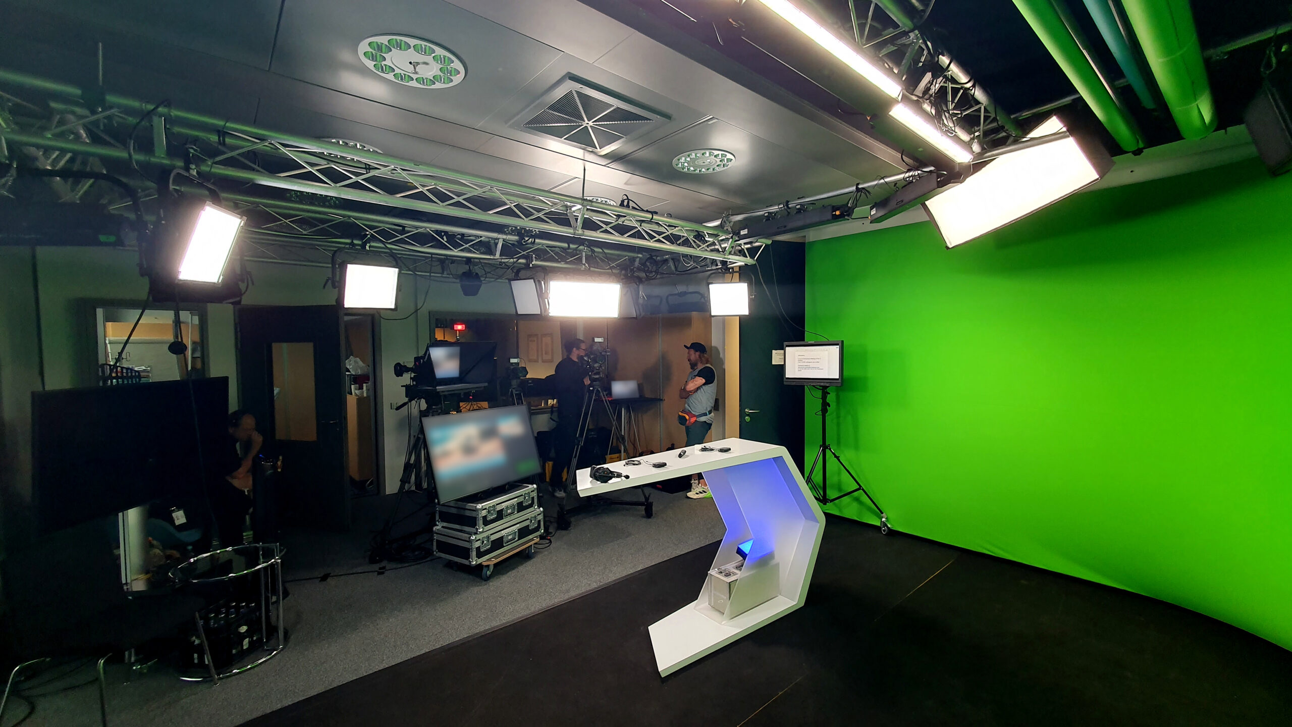 Greenscreen Studio vor eine Live-Übertragung eines Town Hall Meetings in einem Unternehmen